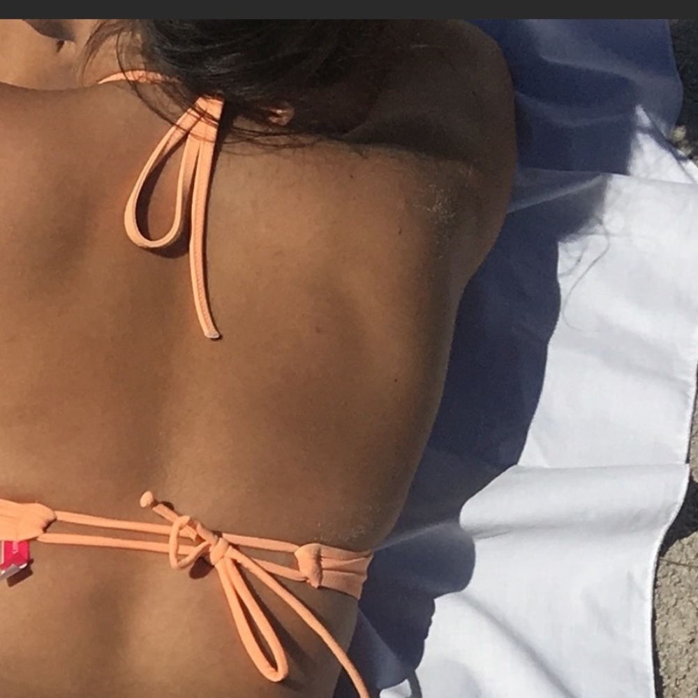 Victorias Secret peach ruffle bikini top - Picture 5 of 6